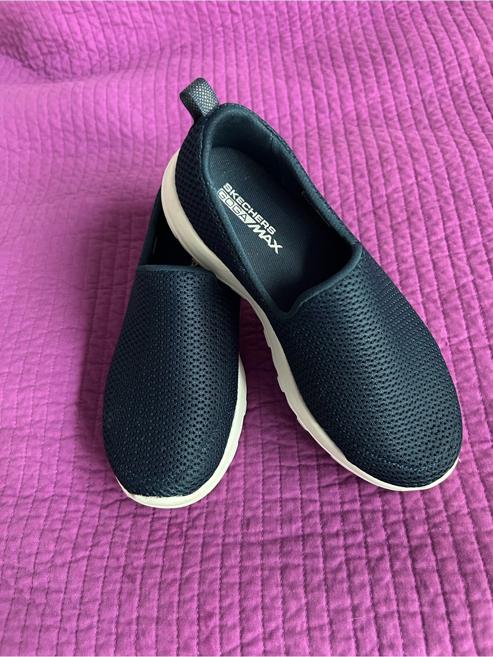 Skechers Navy Slip-On Knit Sneakers. Sz 6